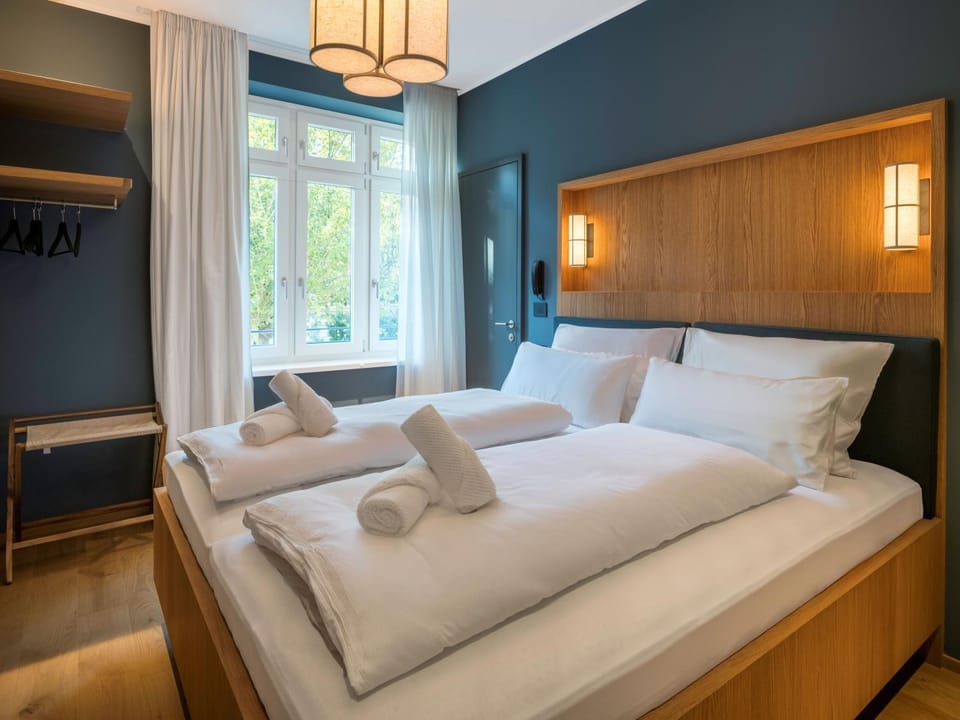 Bedroom, towels