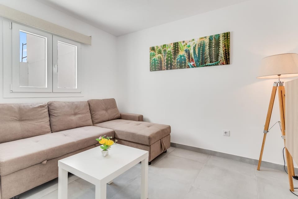 Home2Book Quiet Retreat with Patio & Roof Access Apartment in Vecindario