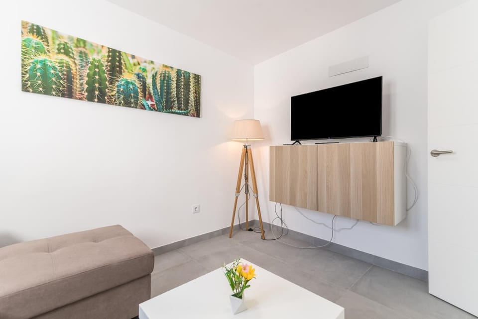 Home2Book Quiet Retreat with Patio & Roof Access Apartment in Vecindario