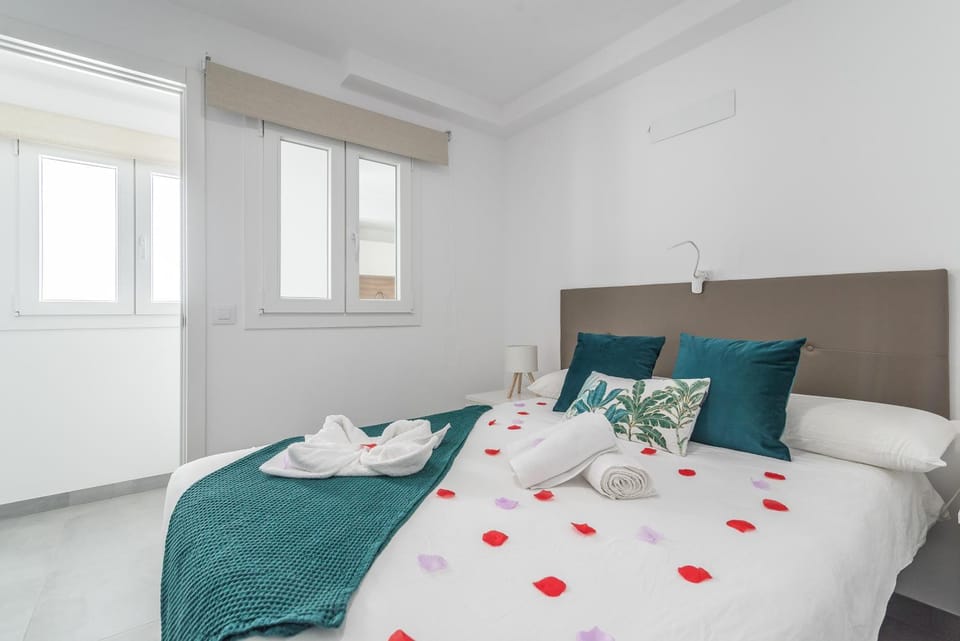Home2Book Quiet Retreat with Patio & Roof Access Apartment in Vecindario