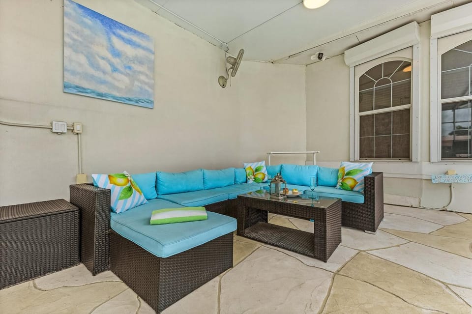 Heated Pool & Spa with Dock, Tiki Hut & Gulf Access - Coral Reef - Roelens House in Cape Coral