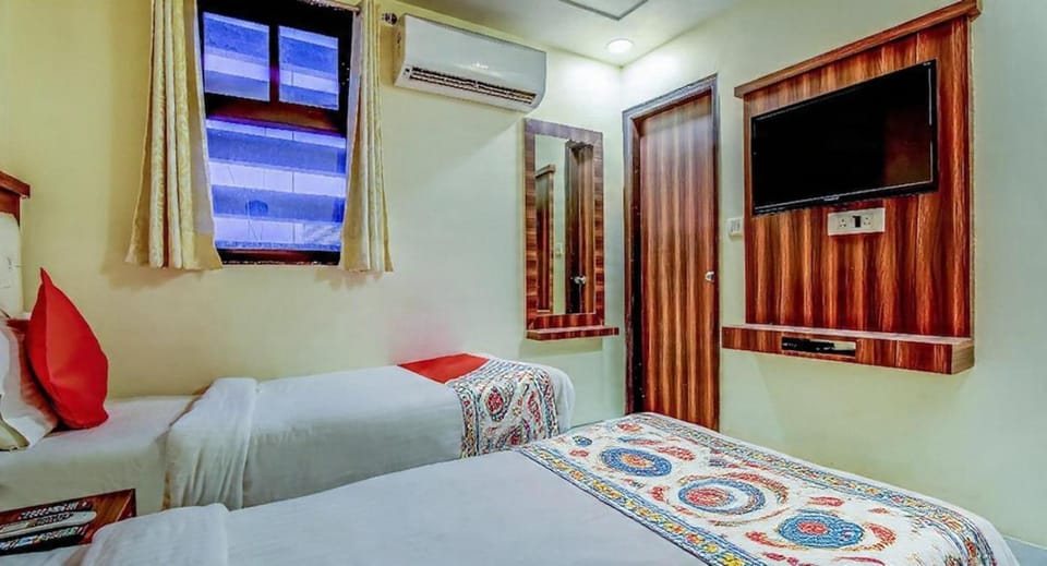 Bed, TV and multimedia, Bedroom, air conditioner