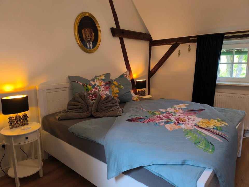 Bed, Photo of the whole room, Bedroom