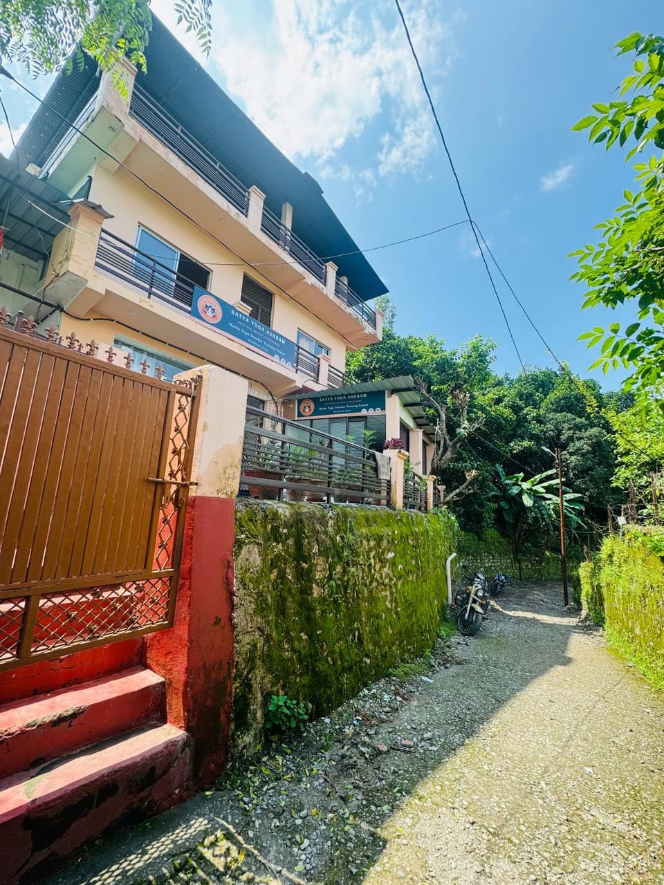 Property building, Neighbourhood, Garden view, Street view