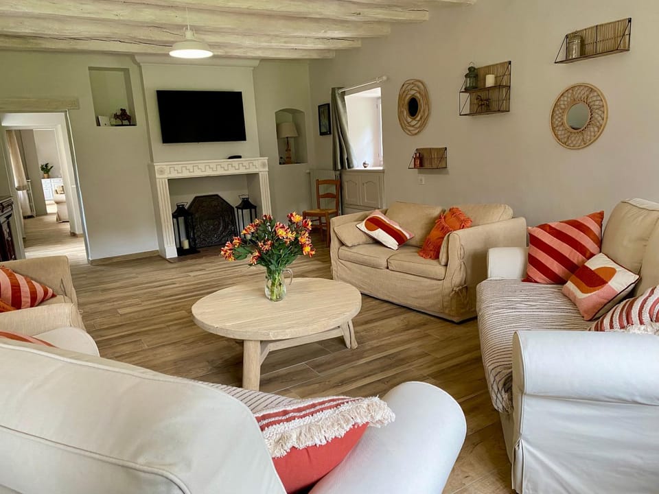 TV and multimedia, Living room, Seating area