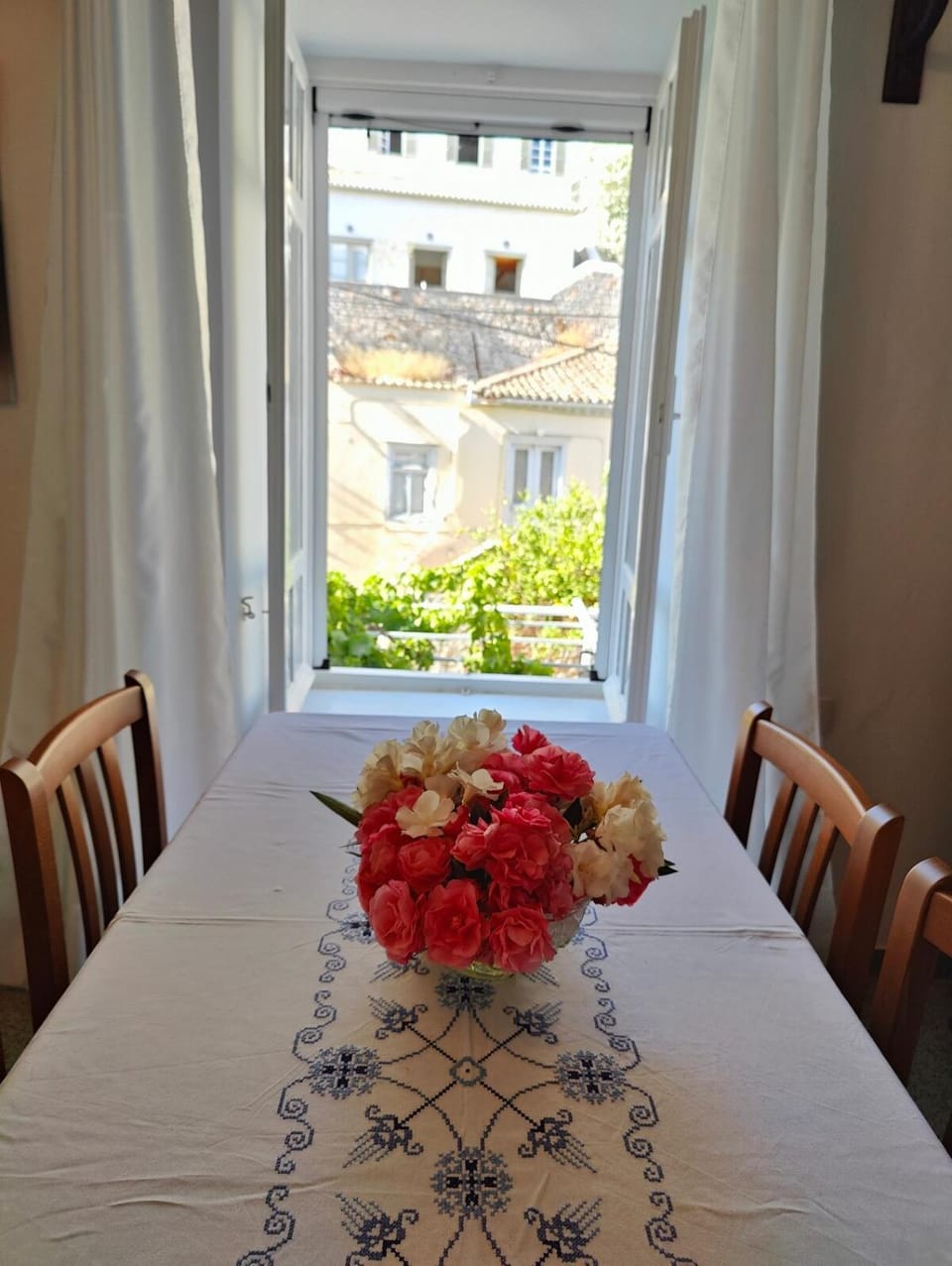 Flora's House Apartment in Islands