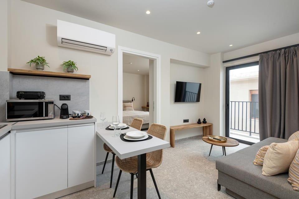 Kitchen or kitchenette, Living room