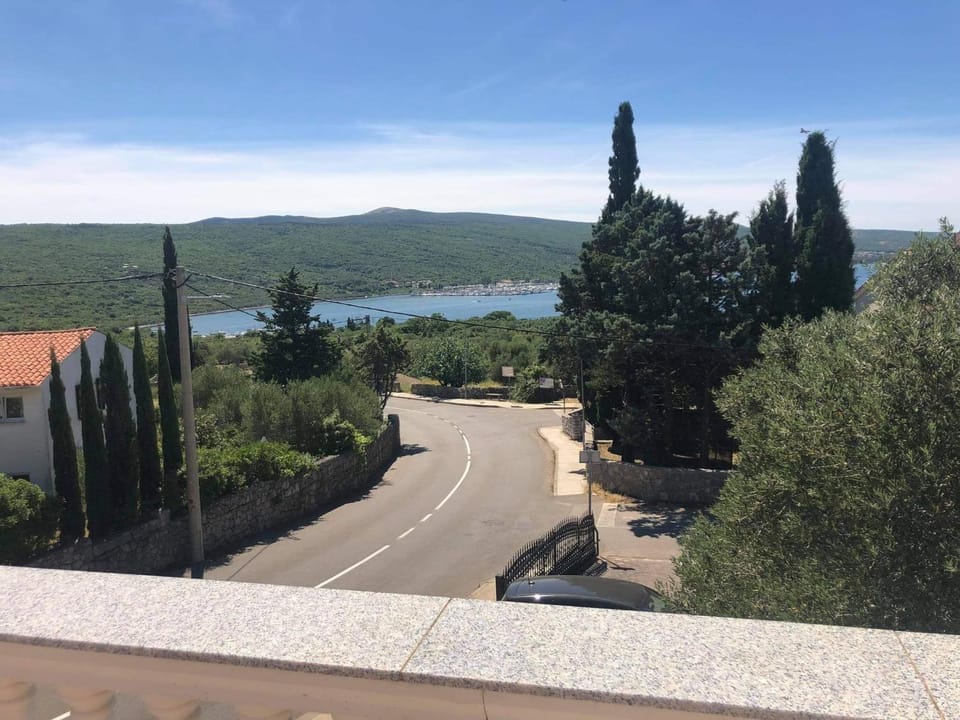 Sea view, Street view