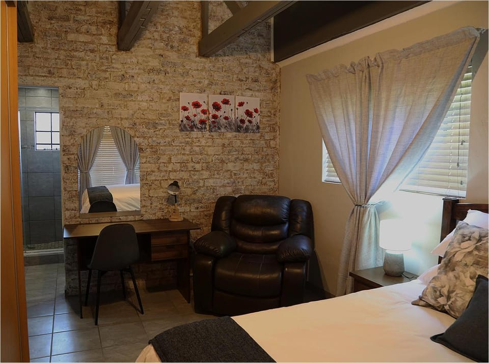 Bed, Seating area, Bedroom