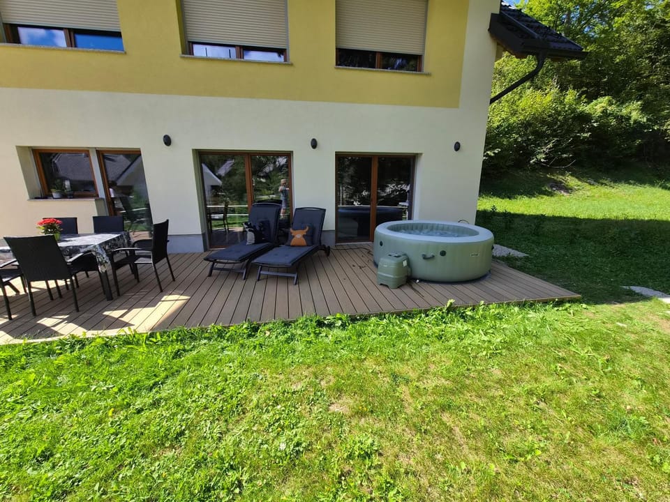 Hot Tub, Balcony/Terrace, Seating area, sunbed