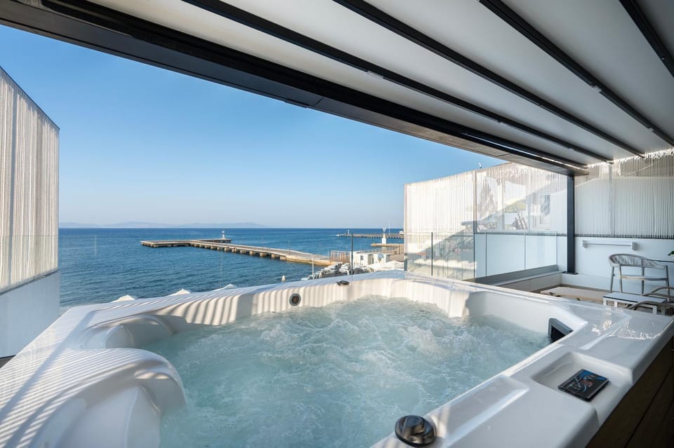 Day, Natural landscape, Hot Tub, View (from property/room), Balcony/Terrace, Sea view