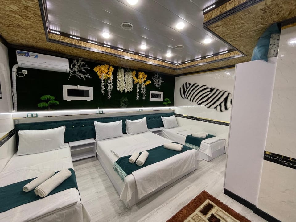 TV and multimedia, Seating area, Bedroom, wardrobe, air conditioner