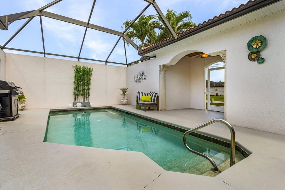 Relaxation & Comfort, Canal View, Heated Poo & Spa, Kayaks - Villa Cabana - Roelens House in Cape Coral