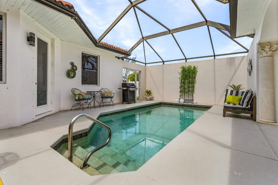 Relaxation & Comfort, Canal View, Heated Poo & Spa, Kayaks - Villa Cabana - Roelens House in Cape Coral