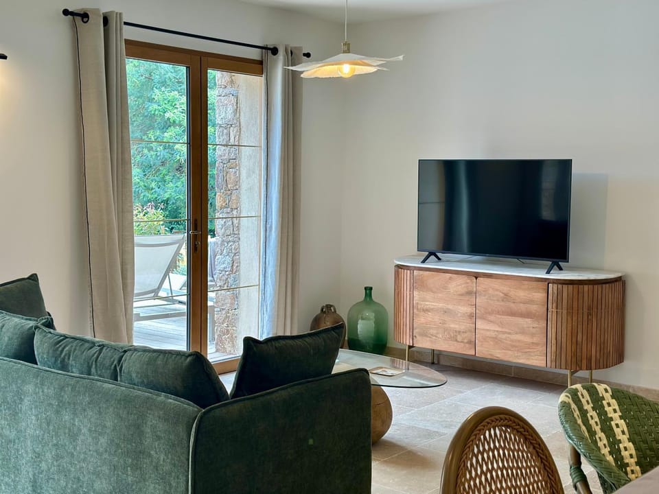 TV and multimedia, Living room, Seating area