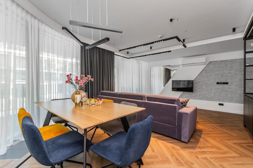 TV and multimedia, Kitchen or kitchenette, Living room, Seating area, Dining area
