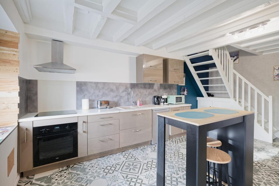 Property building, Kitchen or kitchenette, Living room