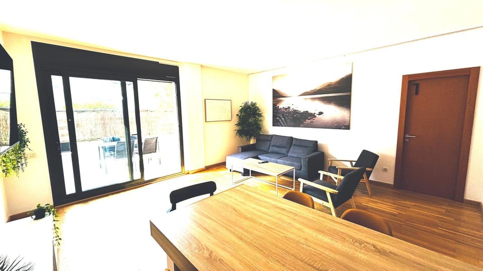 TV and multimedia, Living room, Dining area