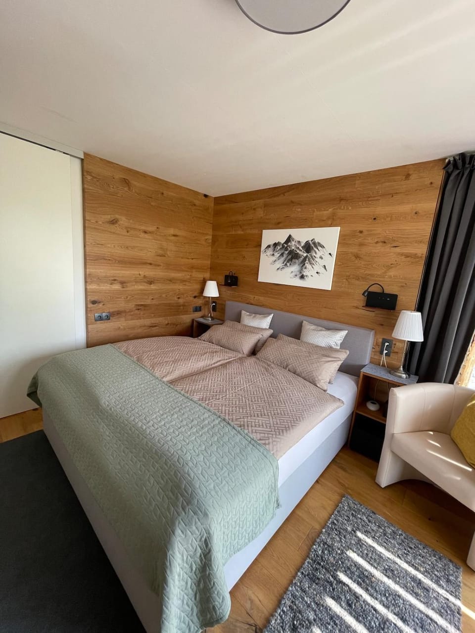 Bed, Photo of the whole room, Bedroom