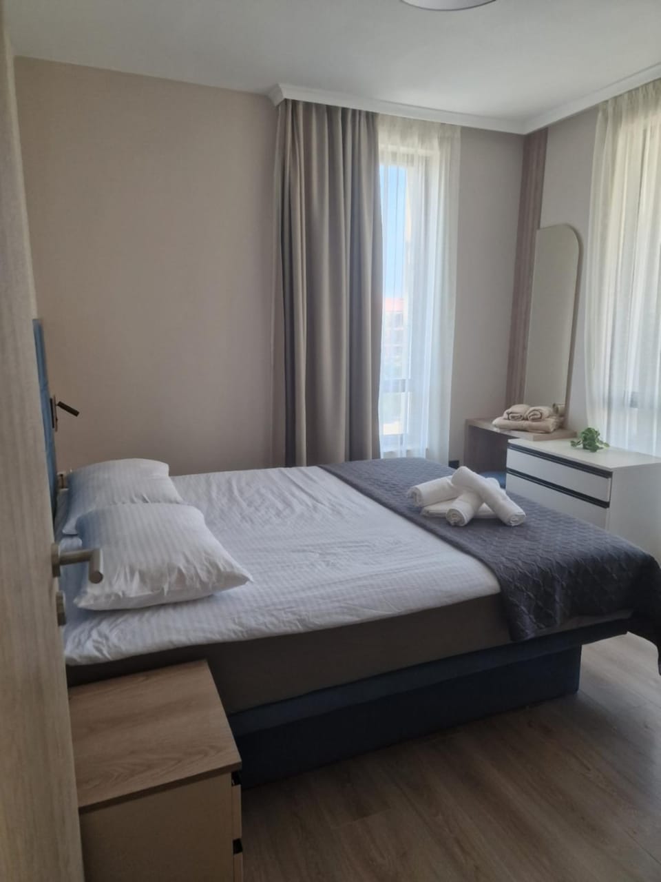 Bed, Photo of the whole room, Bedroom, towels
