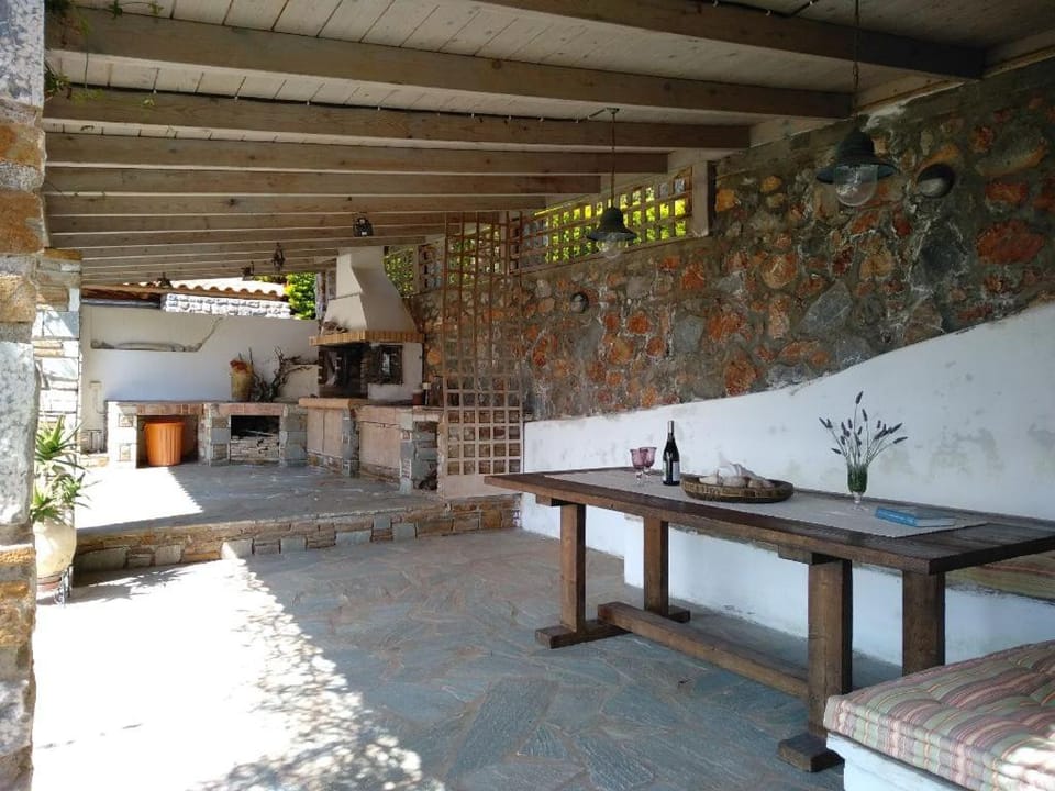 Patio, BBQ facilities, Dining area