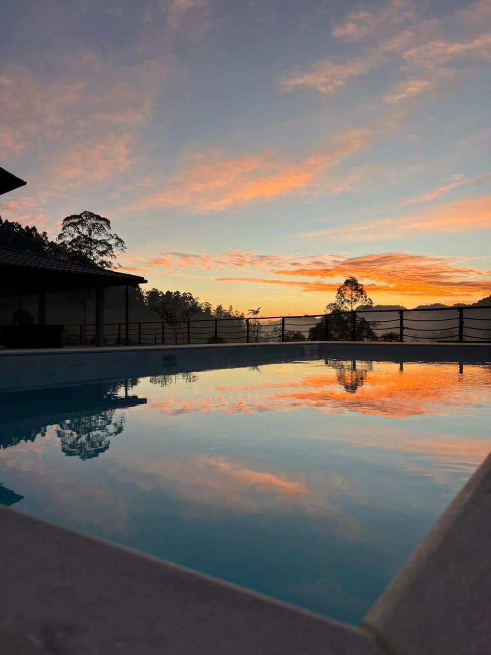 Refúgio Premium nas Montanhas de Alfredo Chaves Refúgio nas Montanhas de Alfredo Chaves com Piscina Jacuzzi Aquecida externa Suite Master com Hidro e Área Gourmet House in State of Espírito Santo, Brazil