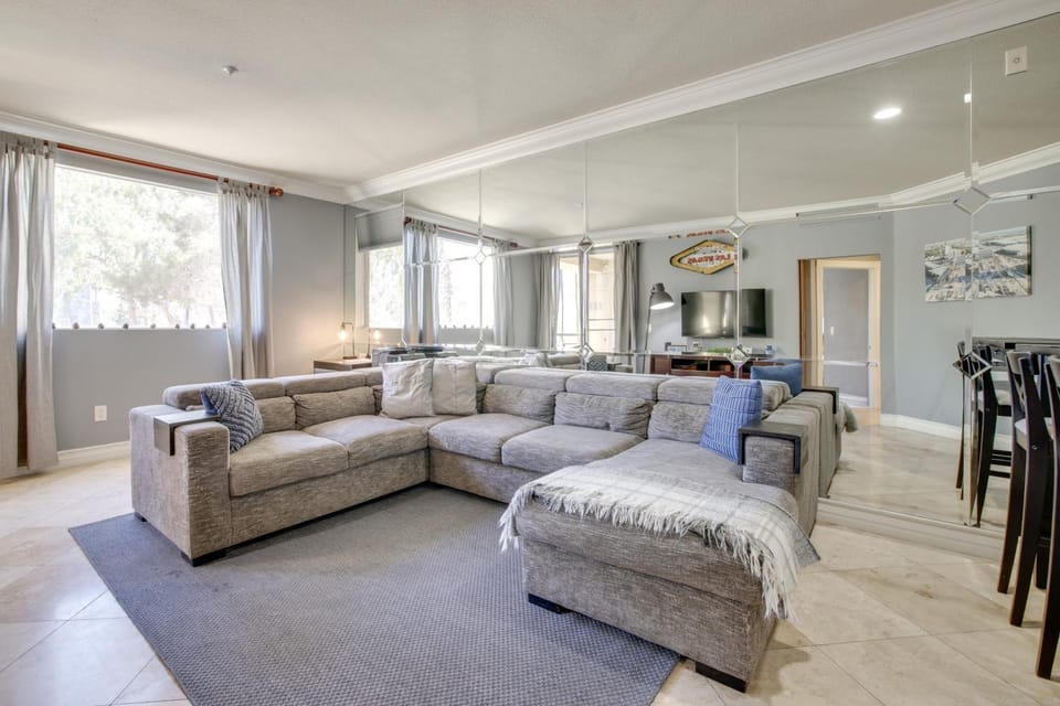 Walk to Las Vegas Strip: Modern Condo w/ Patio! House in Las Vegas Strip