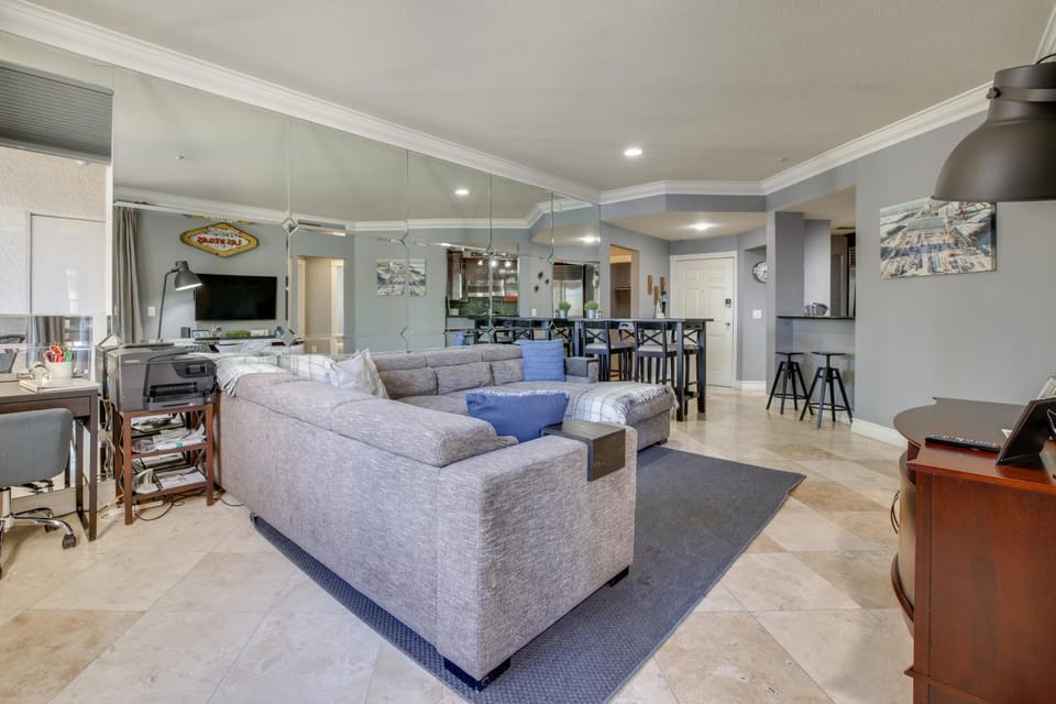 Walk to Las Vegas Strip: Modern Condo w/ Patio! House in Las Vegas Strip