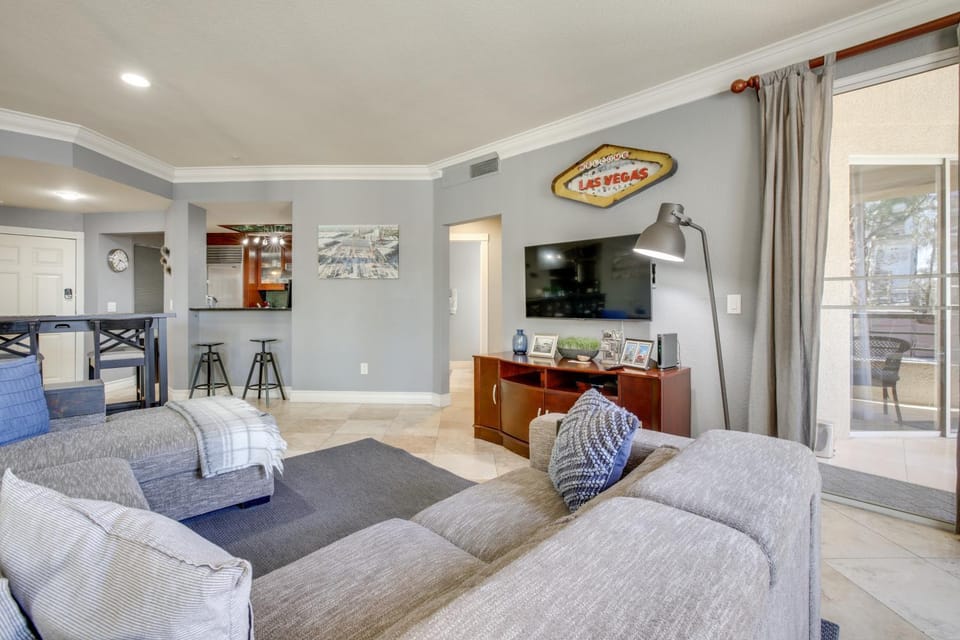 Walk to Las Vegas Strip: Modern Condo w/ Patio! House in Las Vegas Strip