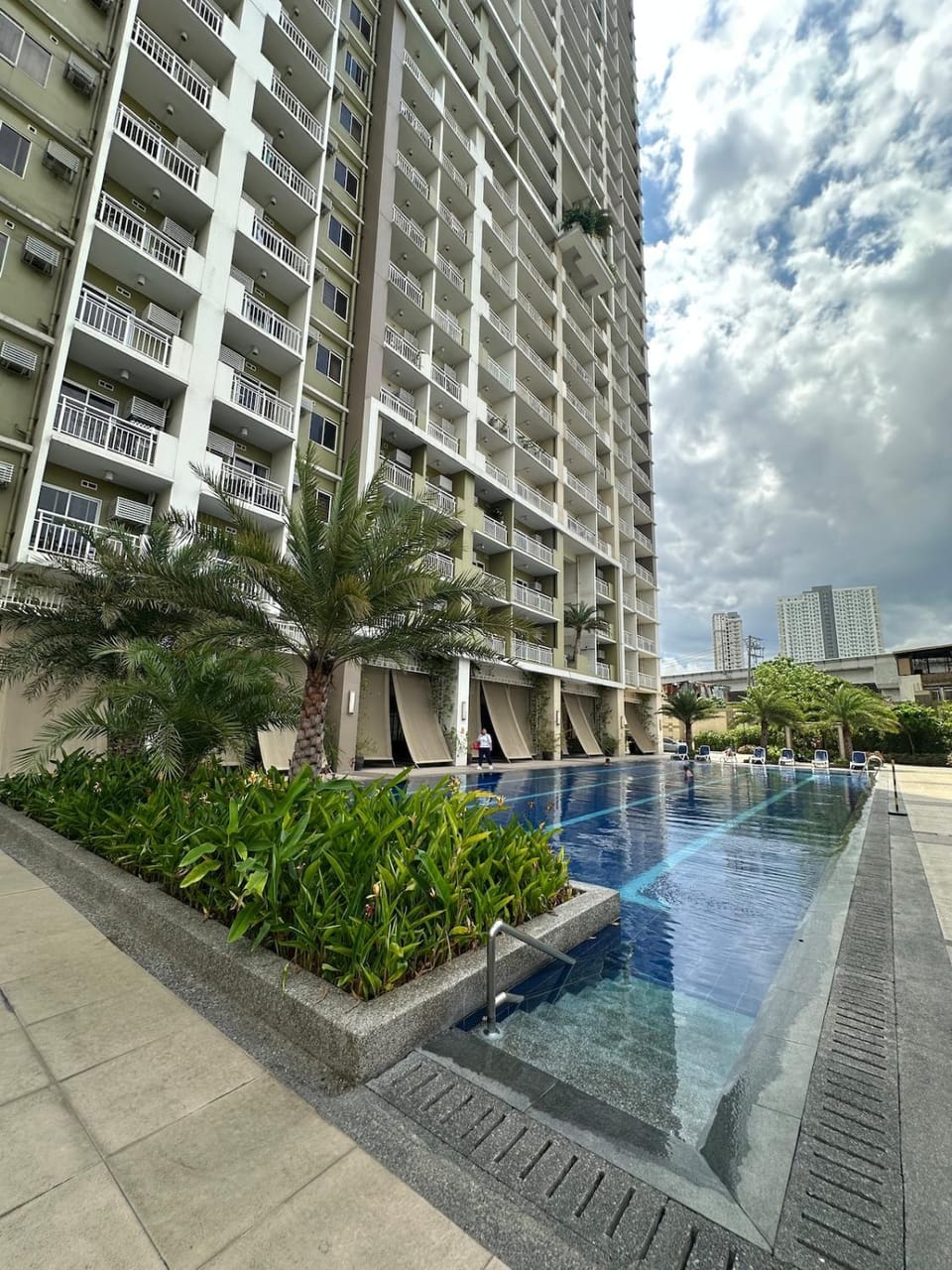 Property building, Day, Pool view, Swimming pool