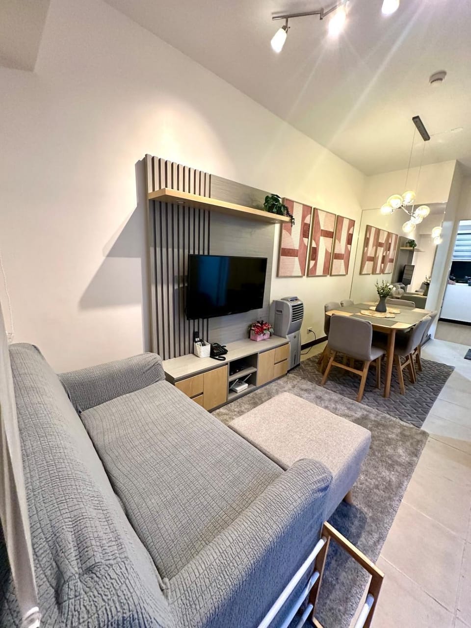 Communal lounge/ TV room, TV and multimedia, Living room, Seating area, Dining area