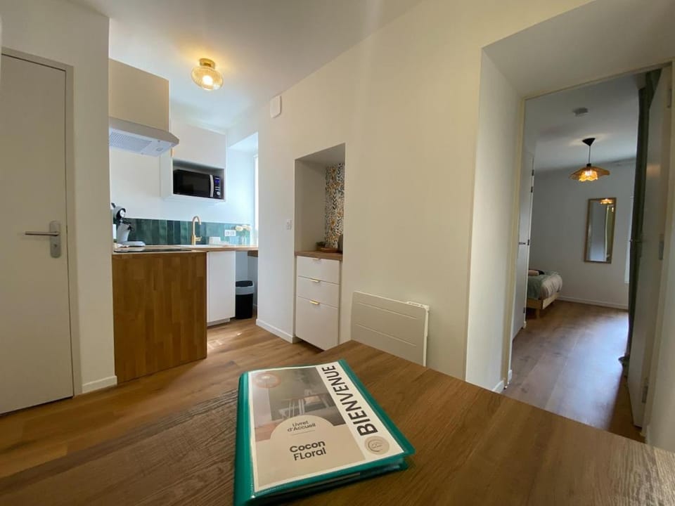 Seating area, Bedroom, kitchen