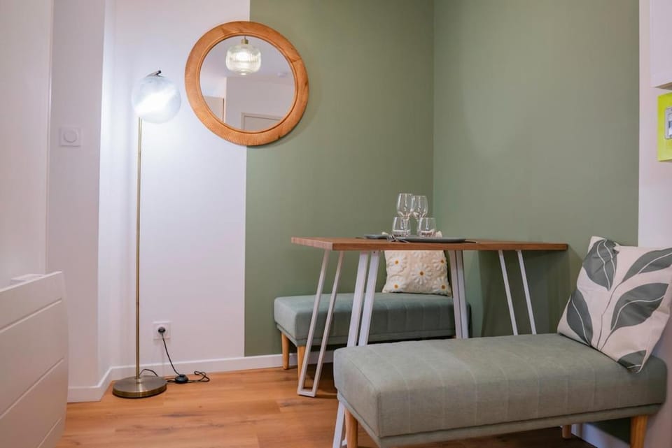 Seating area, Dining area