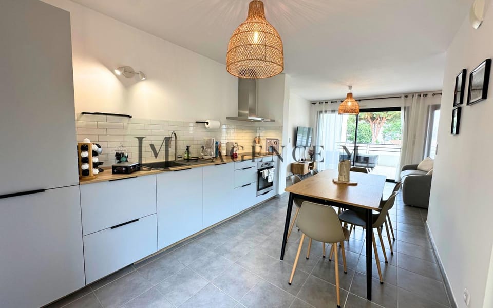 Appartement Petru - Spacieux, climatisé, grandes terrasses & parking, plage 200m Apartment in Monticello