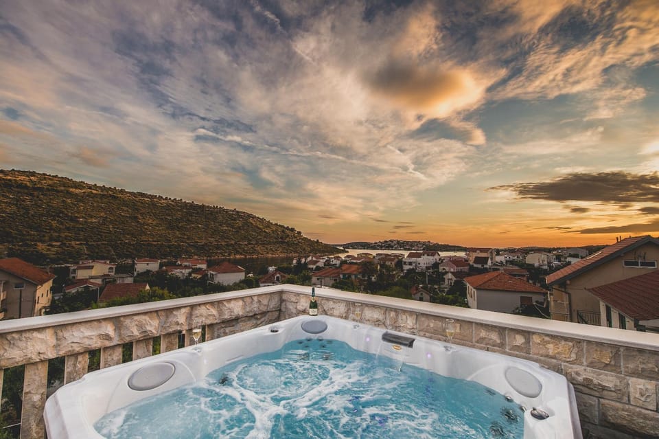 On site, City view, Sea view, Sunset