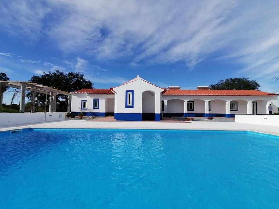 Property building, Day, Balcony/Terrace, Pool view, Swimming pool