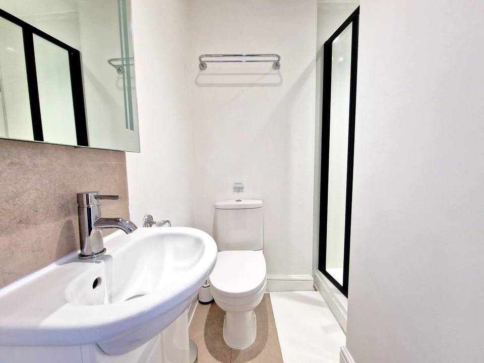 Sweet Rose Guest House Room 1 Bed and Breakfast in Oxford