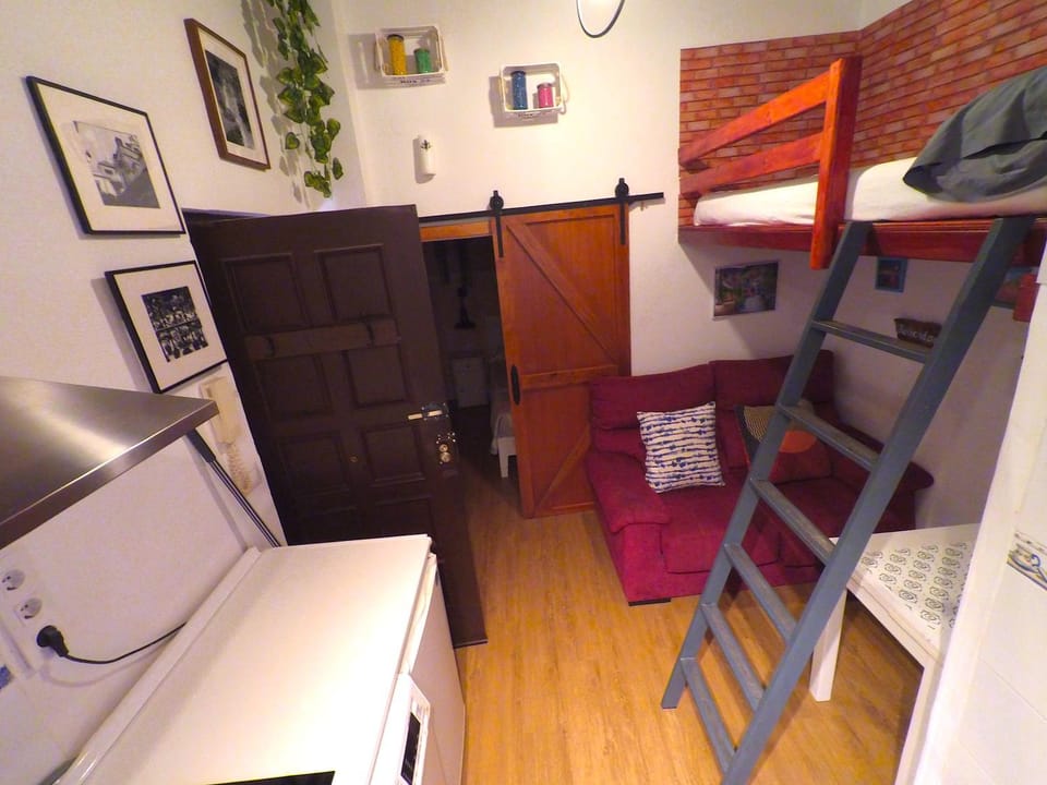 Bed, Photo of the whole room, Seating area