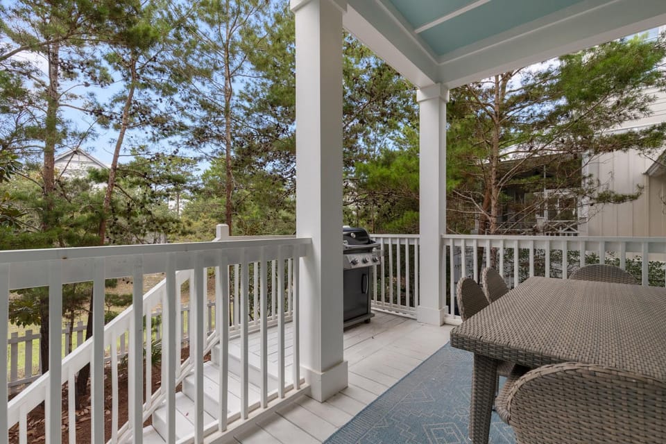 Aquamarine! Sleeps 12! Close to Community Pool! Private Beach Access! House in South Walton County