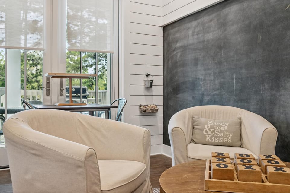 Aquamarine! Sleeps 12! Close to Community Pool! Private Beach Access! House in South Walton County