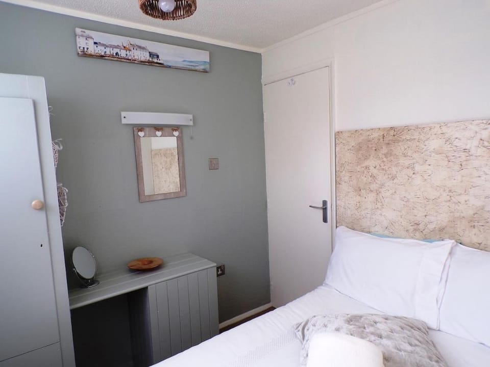 Bedroom, wardrobe