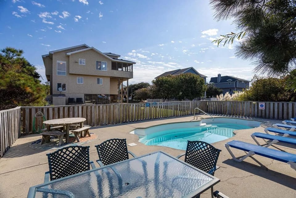 New Listing 3 Mins to Beach Pool Shuffleboard House in Corolla