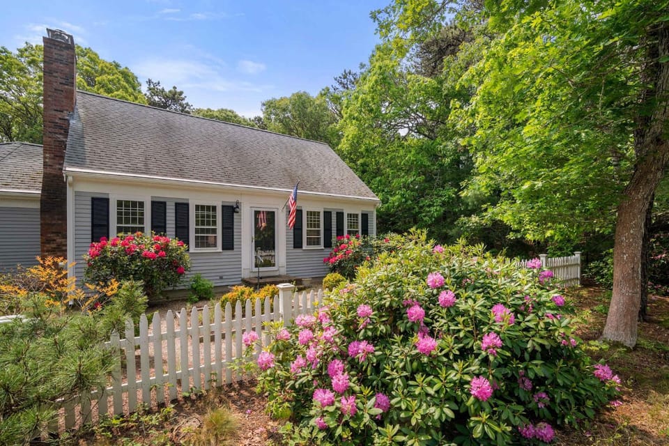 Near Bike Path 4 Min Drive To Nauset Light Beach House in Eastham