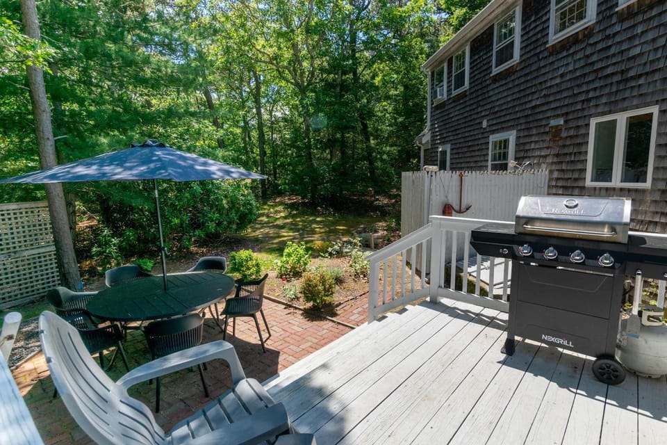 Near Bike Path 4 Min Drive To Nauset Light Beach House in Eastham
