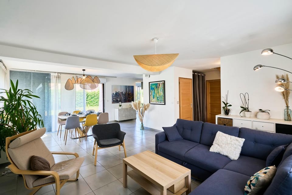 TV and multimedia, Living room, Seating area