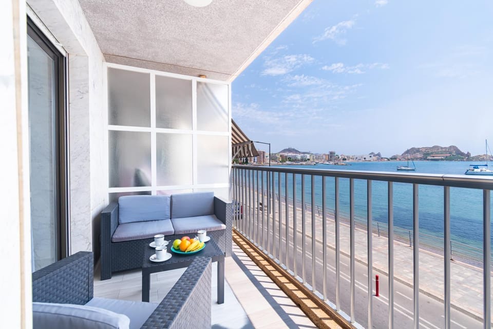 View (from property/room), Balcony/Terrace, Dining area, Sea view
