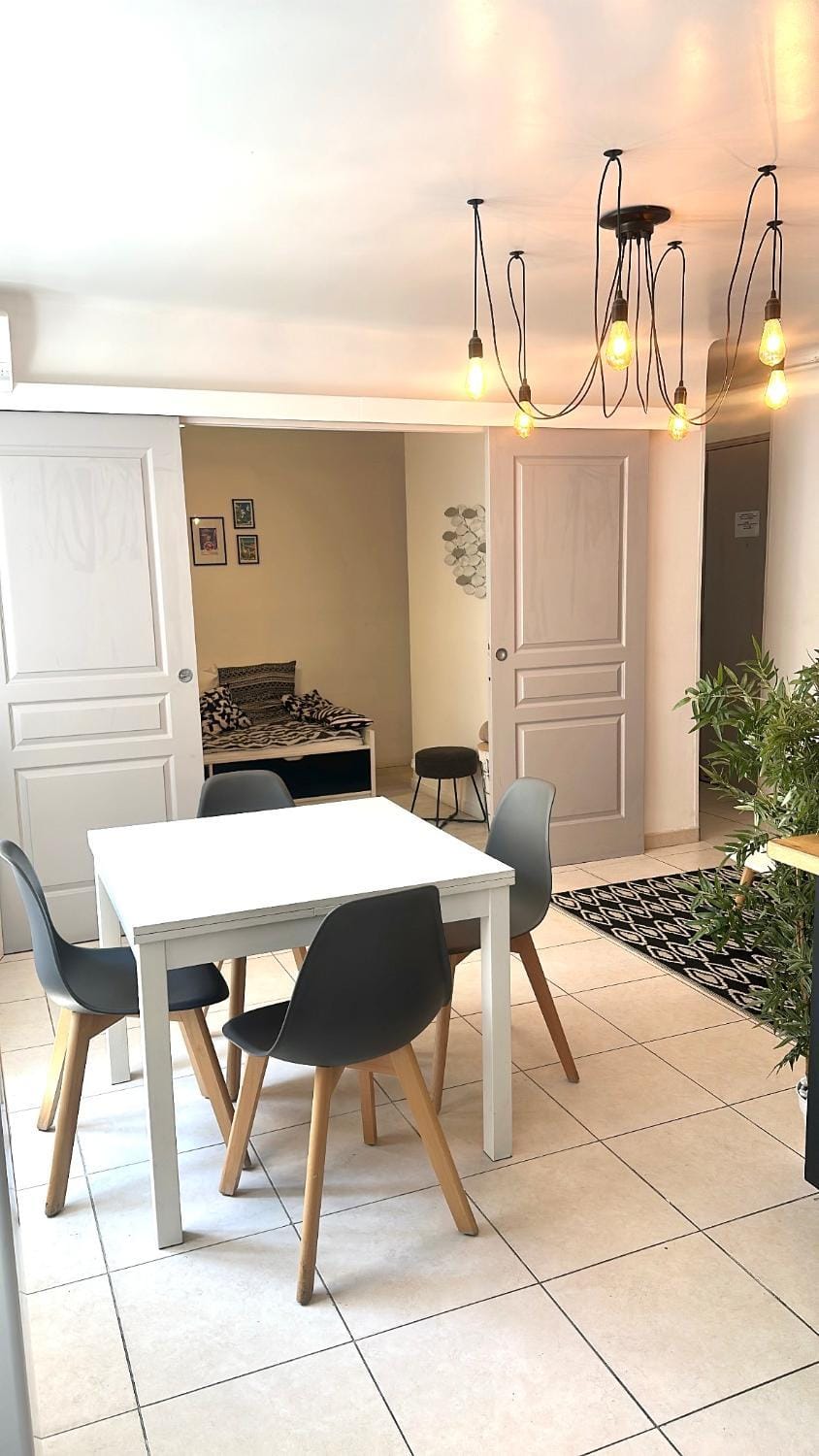FLCbm - Beach 50 m - Air conditioning - Parking - 2 Bedrooms Apartment in Marseille
