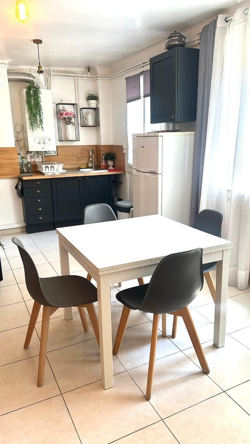 FLCbm - Beach 50 m - Air conditioning - Parking - 2 Bedrooms Apartment in Marseille
