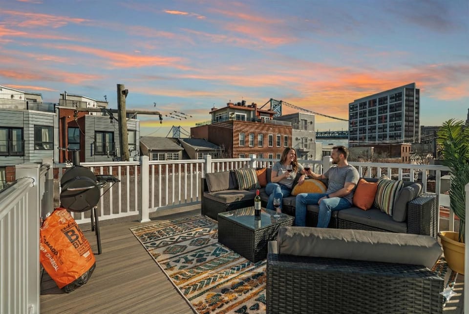 Crystal Clean Old City- Free Parking Roofdeck Apartment in Philadelphia