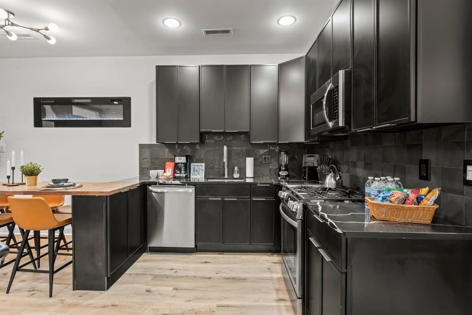 Crystal Clean Old City- Free Parking Roofdeck Apartment in Philadelphia
